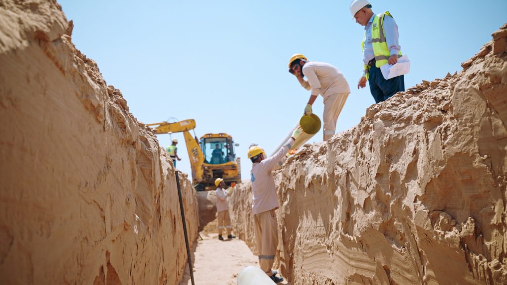 “كهرباء ومياه الشارقة” تنجز مشروعات مياه بطول 70 كيلومتراً