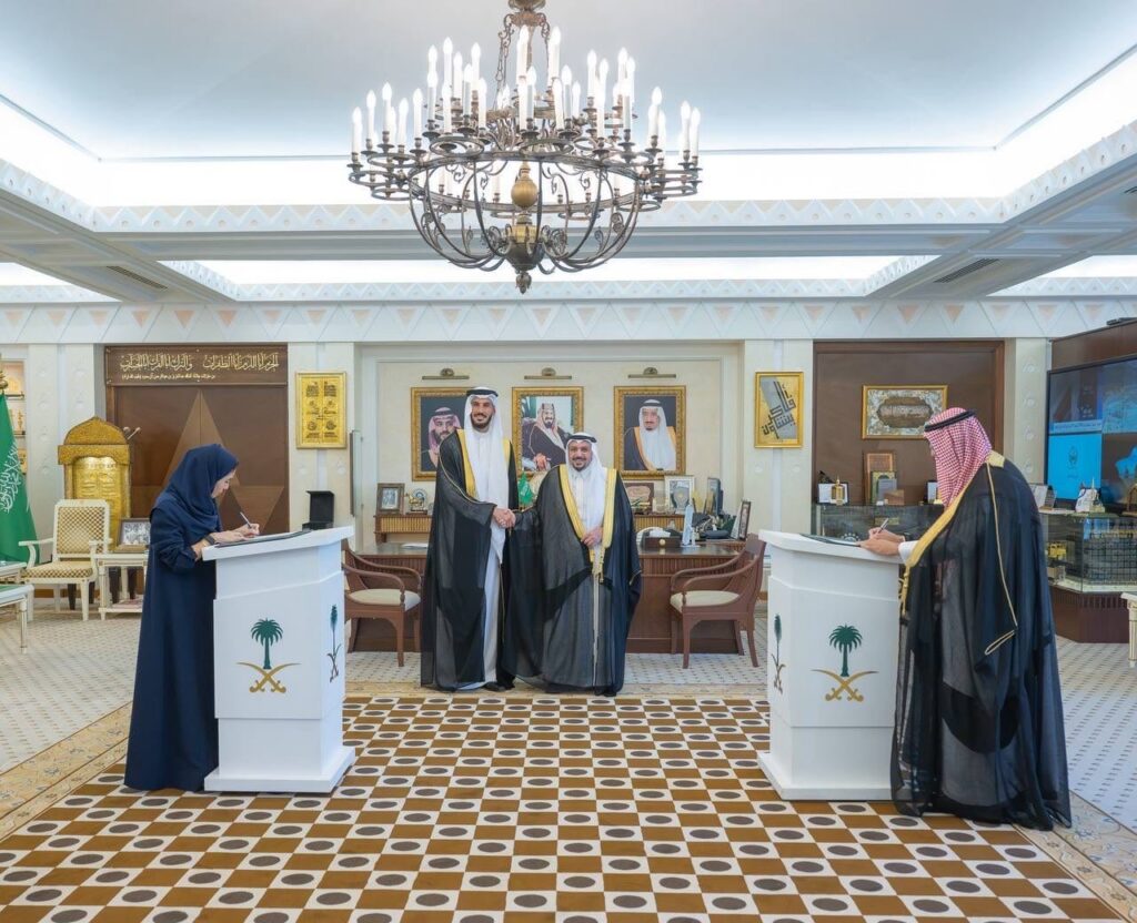 أمير القصيم يرعى توقيع اتفاقية شراكة بين كرنفال بريدة الدولي للتمور وشركة عبداللطيف جميل