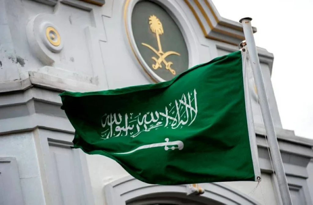 الدفاع المدني السعودي يرفع إنذارات من خطر محتمل عن 4 مدن