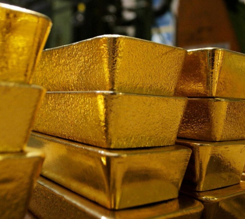 انخفاض أسعار الذهب إلى أدنى مستوى في أكثر من شهر