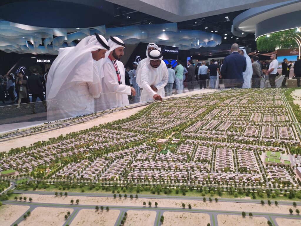 بلووم” تستعرض توظيف العمارة الإماراتية في تصميم مجتمعات عصرية خلال “ليفكس 2026